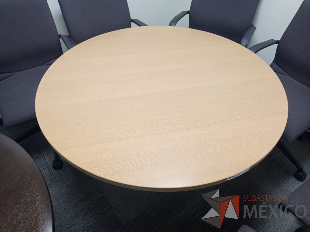 Lote 153 - Mesa de trabajo metálica color blanco y cubierta color madera - Imagen 3