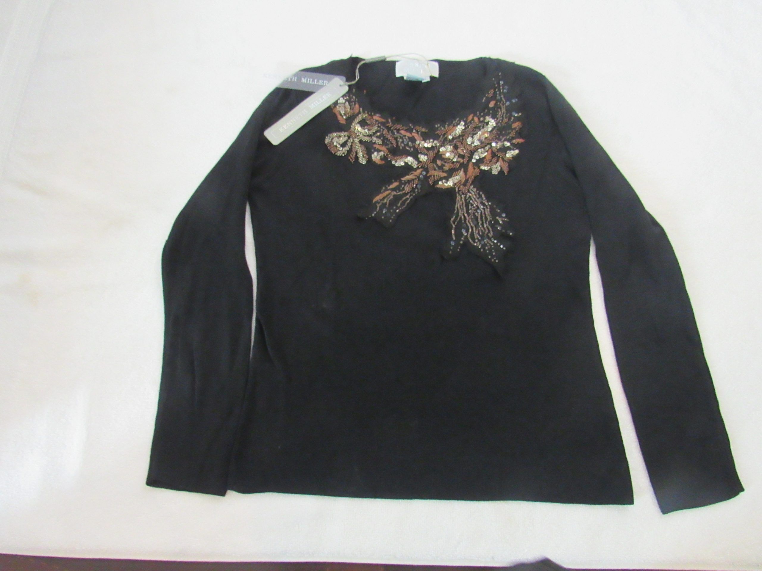 Lote 002 - 500 Blusas para dama de diferentes marcas y modelos en tallas S, M, L y XL - Imagen 15