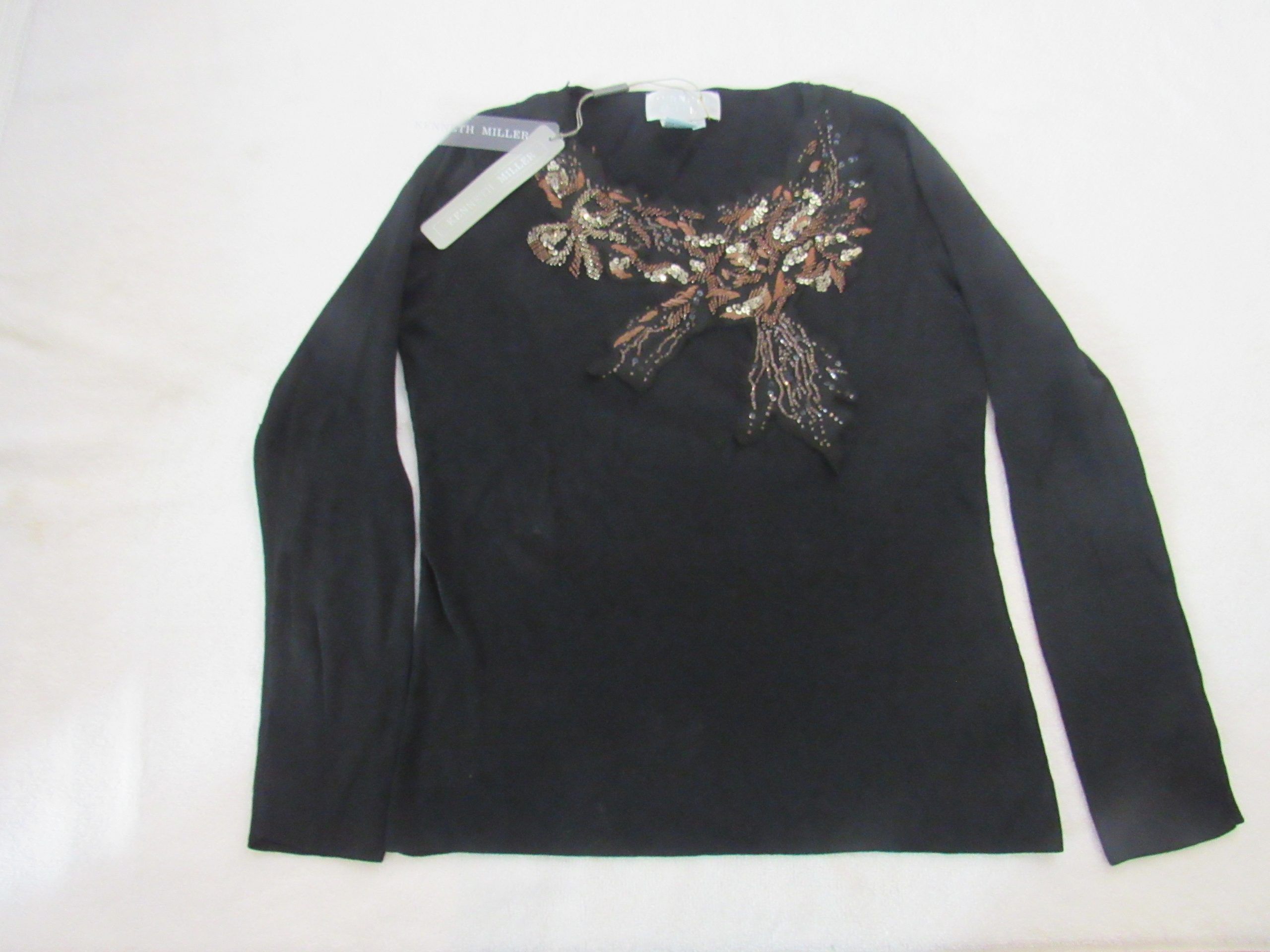 Lote 002 - 500 Blusas para dama de diferentes marcas y modelos en tallas S, M, L y XL - Imagen 16