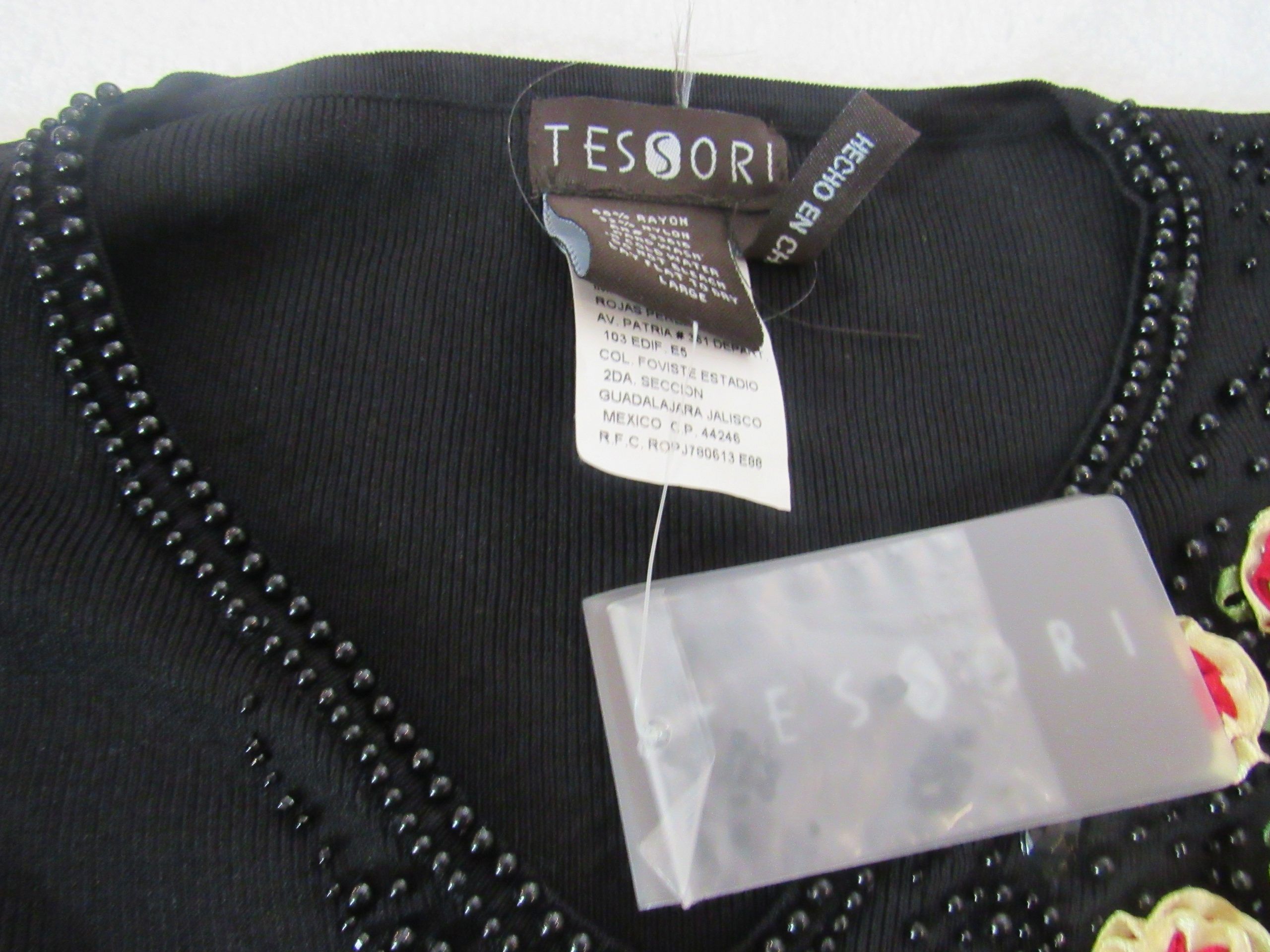 Lote 002 - 500 Blusas para dama de diferentes marcas y modelos en tallas S, M, L y XL - Imagen 77
