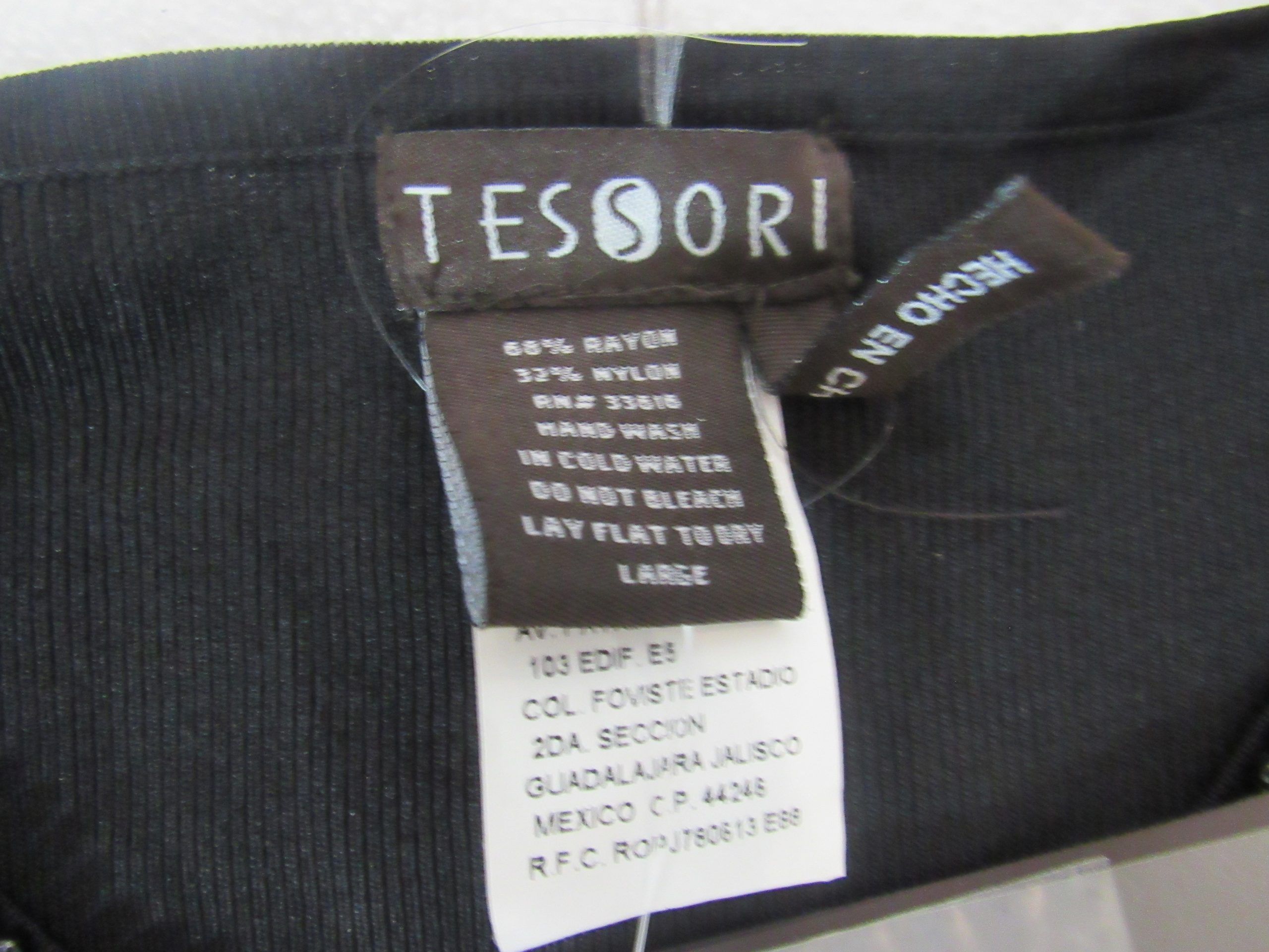Lote 002 - 500 Blusas para dama de diferentes marcas y modelos en tallas S, M, L y XL - Imagen 78