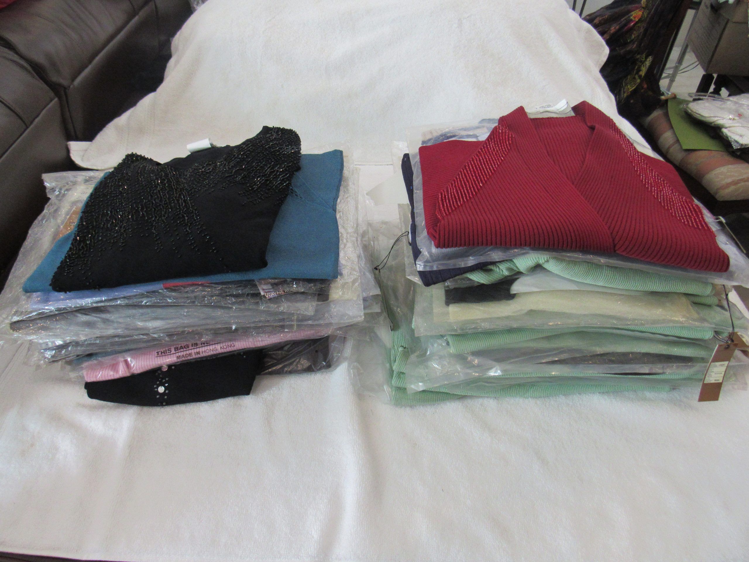 Lote 002 - 500 Blusas para dama de diferentes marcas y modelos en tallas S, M, L y XL - Imagen 87