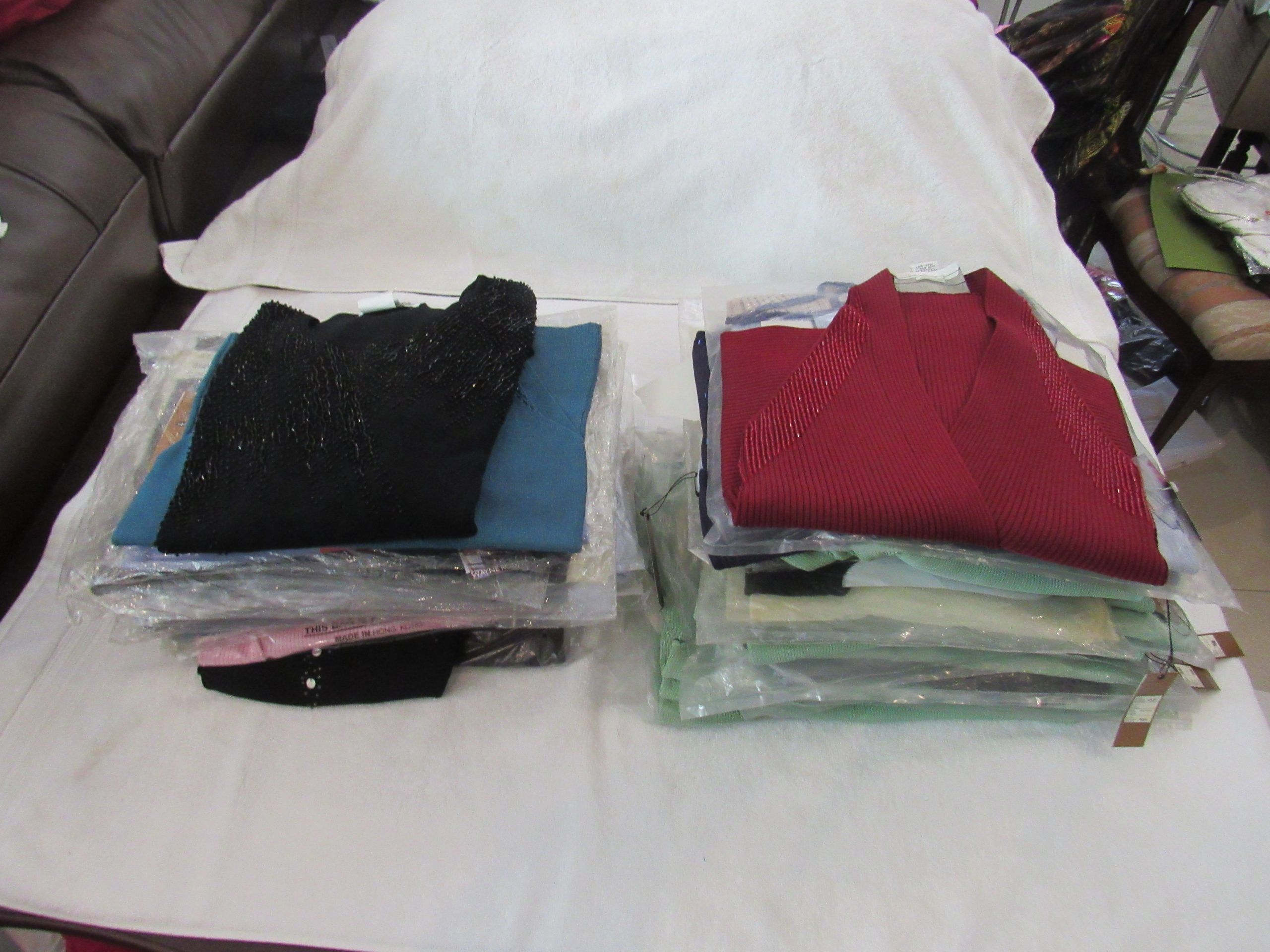 Lote 002 - 500 Blusas para dama de diferentes marcas y modelos en tallas S, M, L y XL - Imagen 92