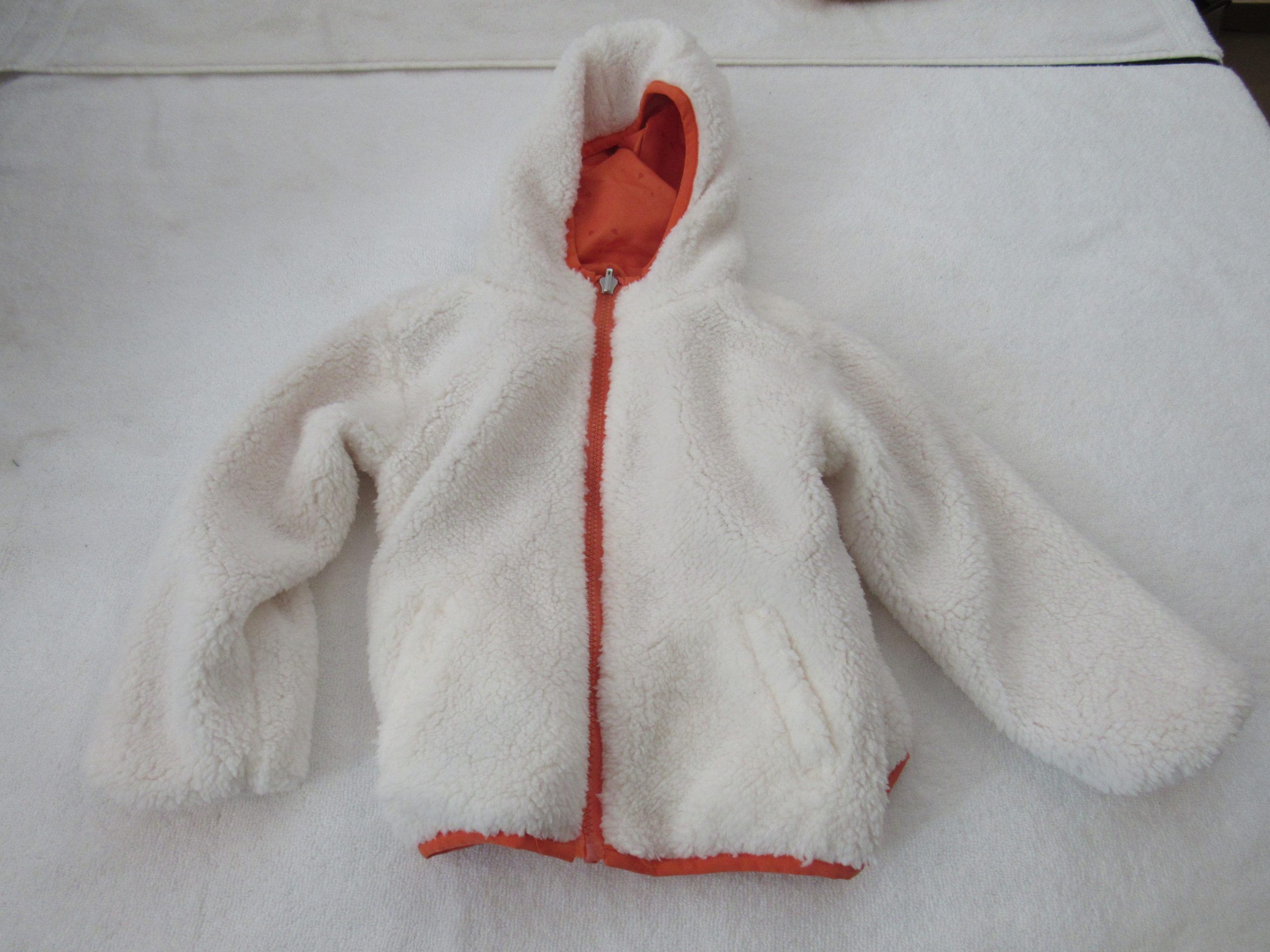 Lote 002 - 200 Chamarras y chalecos para niños, niñas y jóvenes de 2 a 16 años de diferentes marcas y modelos - Imagen 16