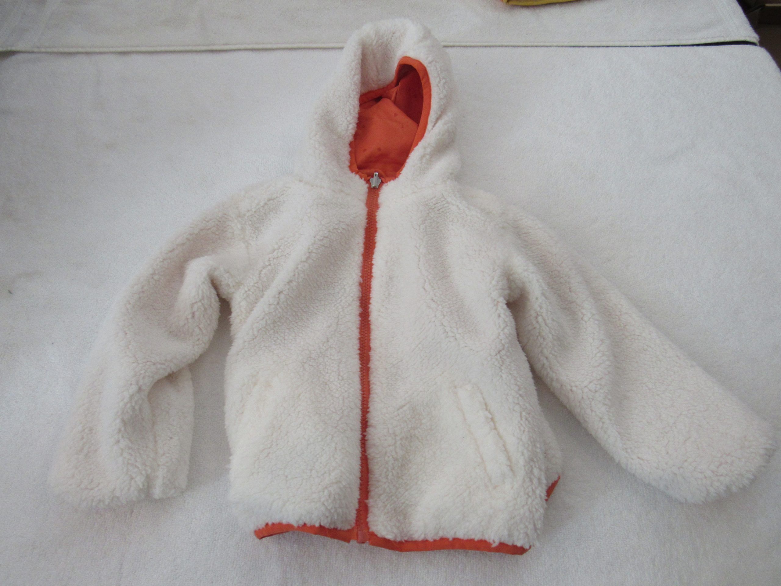 Lote 002 - 200 Chamarras y chalecos para niños, niñas y jóvenes de 2 a 16 años de diferentes marcas y modelos - Imagen 17