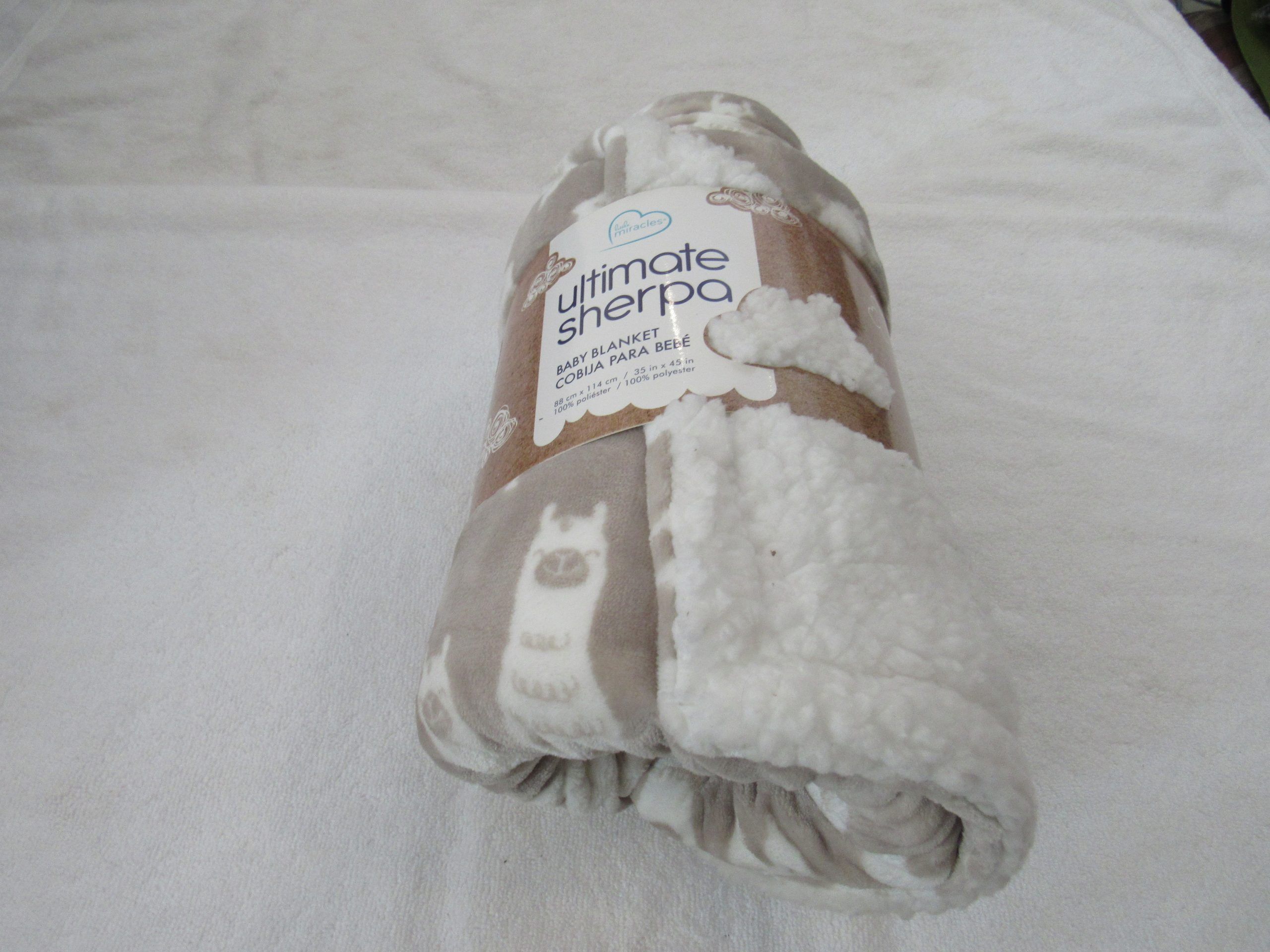 Lote 005 - 50 pzas de Ropa para bebe de diferentes colores, marcas y modelos (Mamelucos, cobijas, chamarras y pañaleros) - Imagen 6