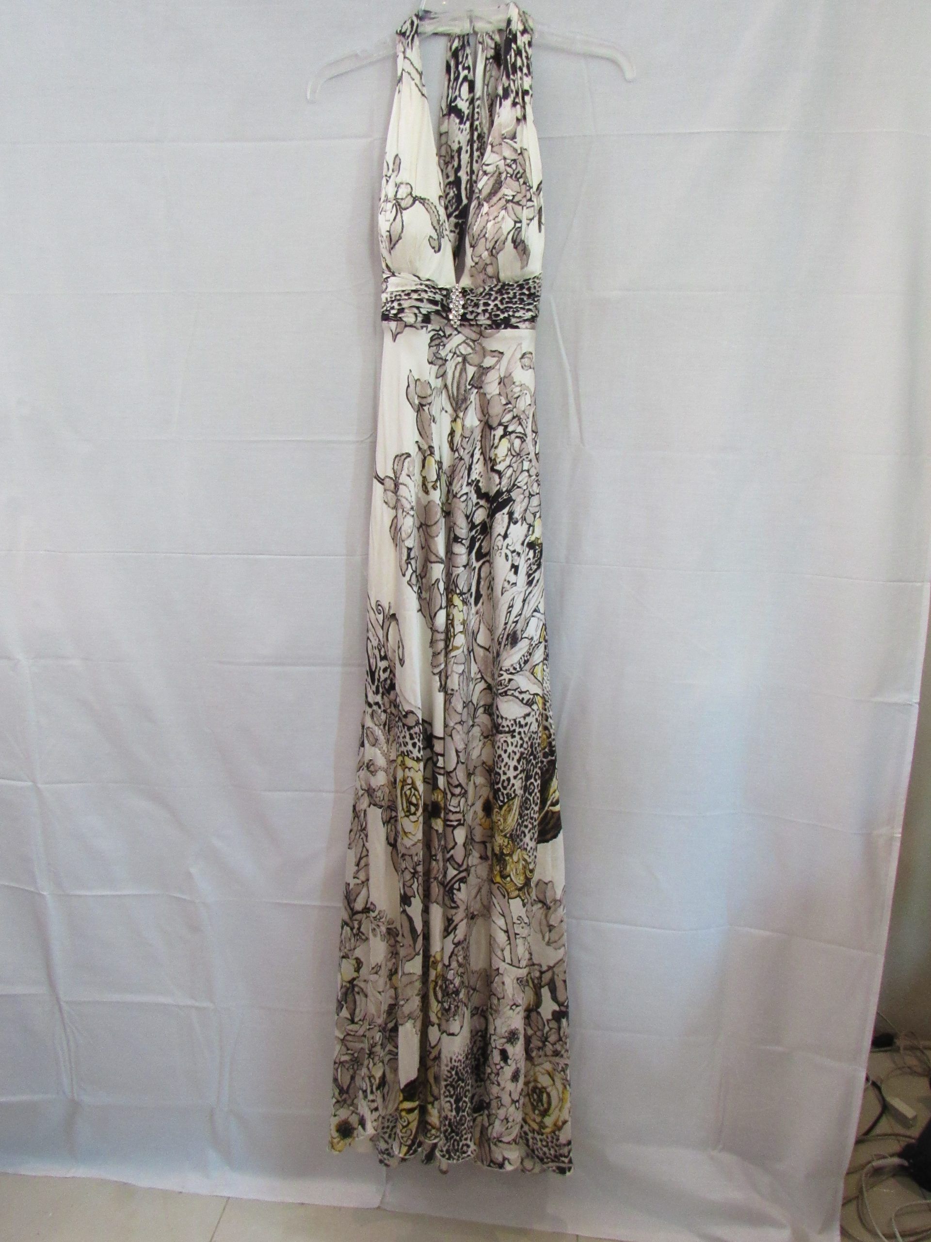 Lote 003 - 100 Vestidos largos de gala de diferentes colores, marcas y modelos - Imagen 26