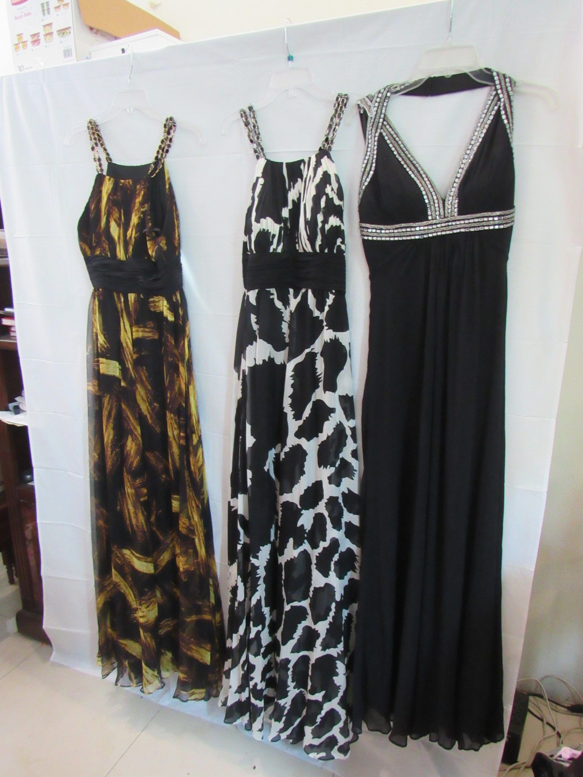 Lote 003 - 100 Vestidos largos de gala de diferentes colores, marcas y modelos - Imagen 49