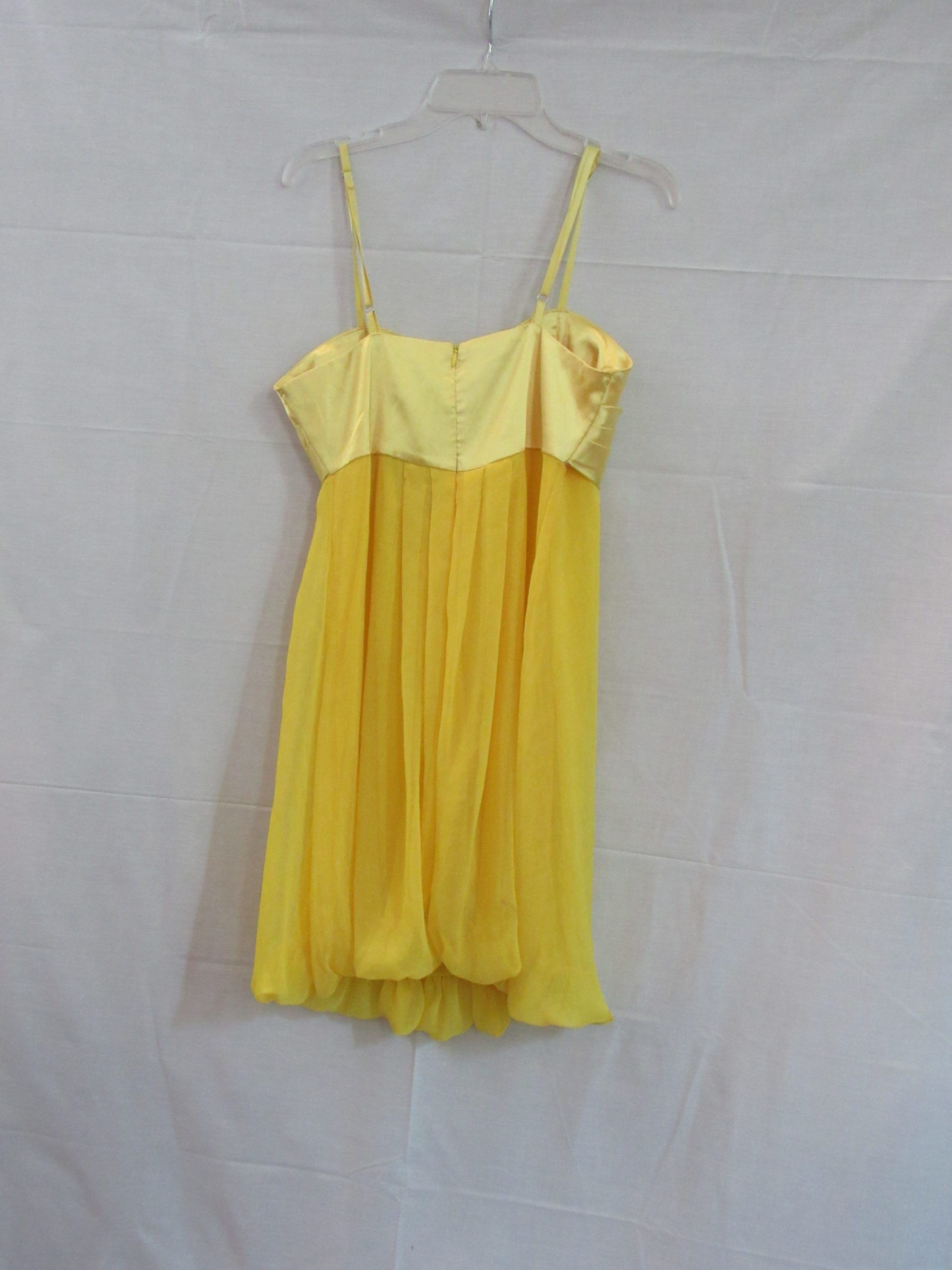 Lote 004 - 600 Vestidos cortos para toda ocasión, pantalones casuales , leggins , tops, sacos chamarras de piel - Imagen 16