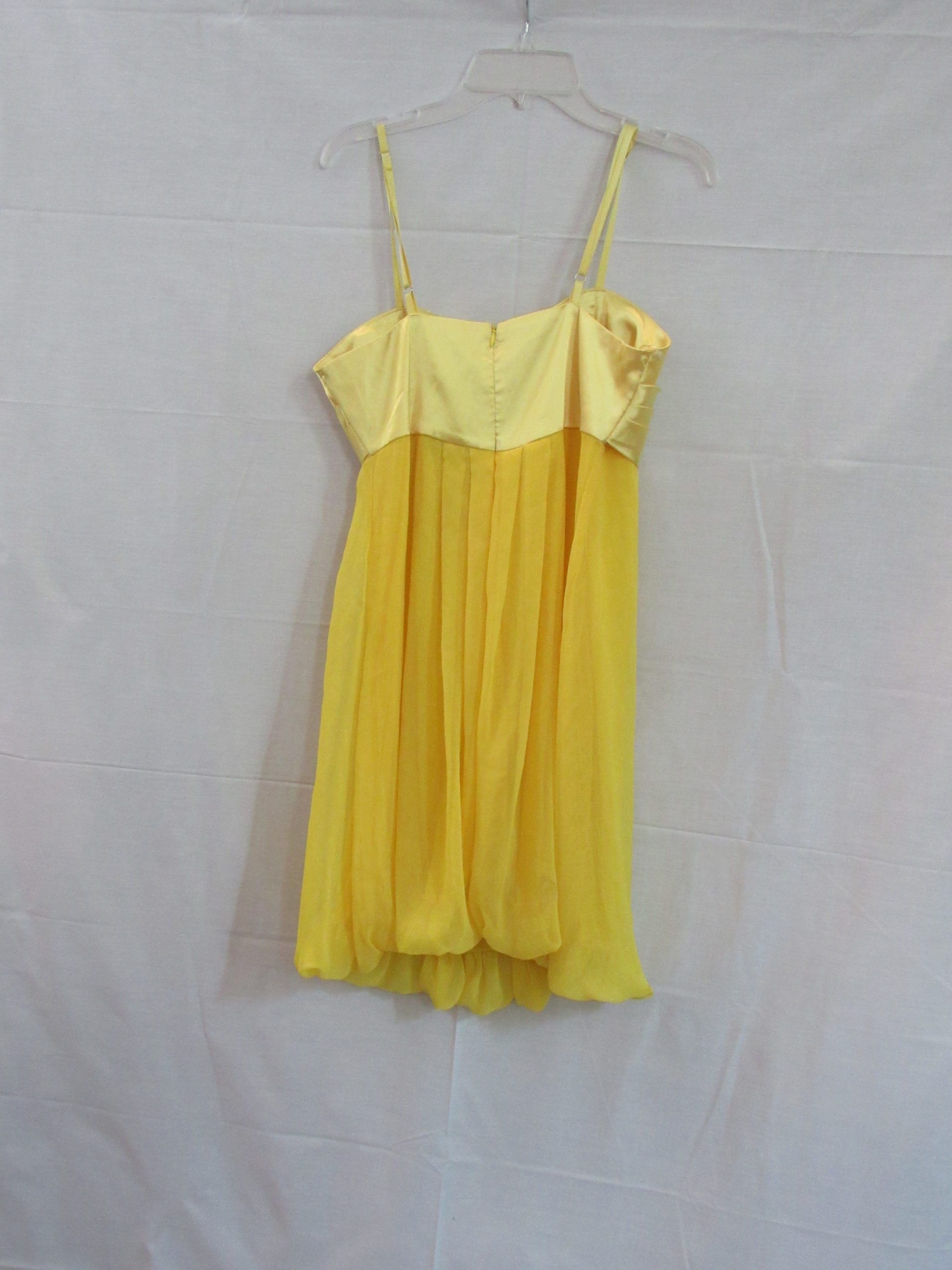 Lote 004 - 600 Vestidos cortos para toda ocasión, pantalones casuales , leggins , tops, sacos chamarras de piel - Imagen 17