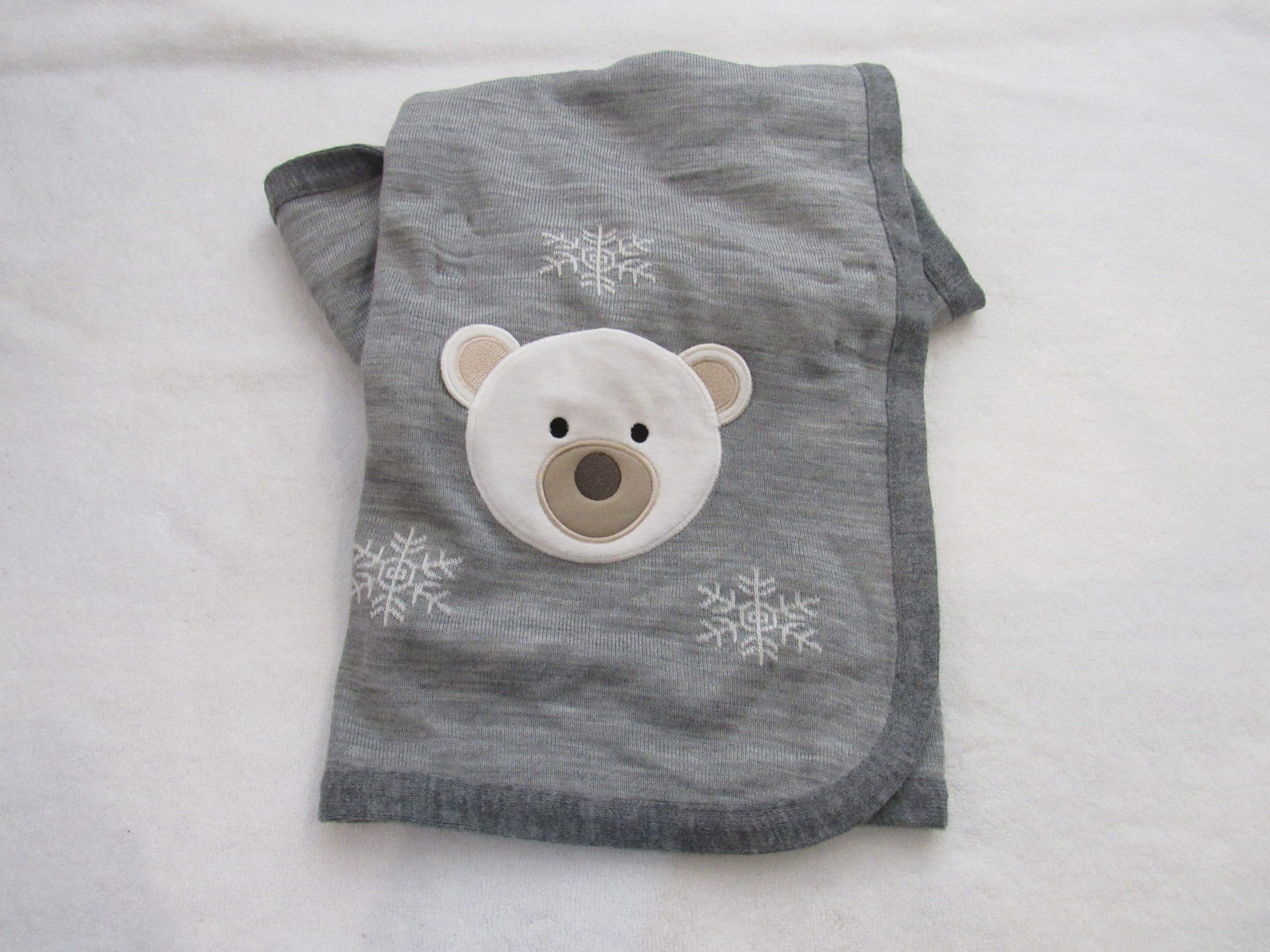 Lote 005 - 50 pzas de Ropa para bebe de diferentes colores, marcas y modelos (Mamelucos, cobijas, chamarras y pañaleros) - Imagen 15