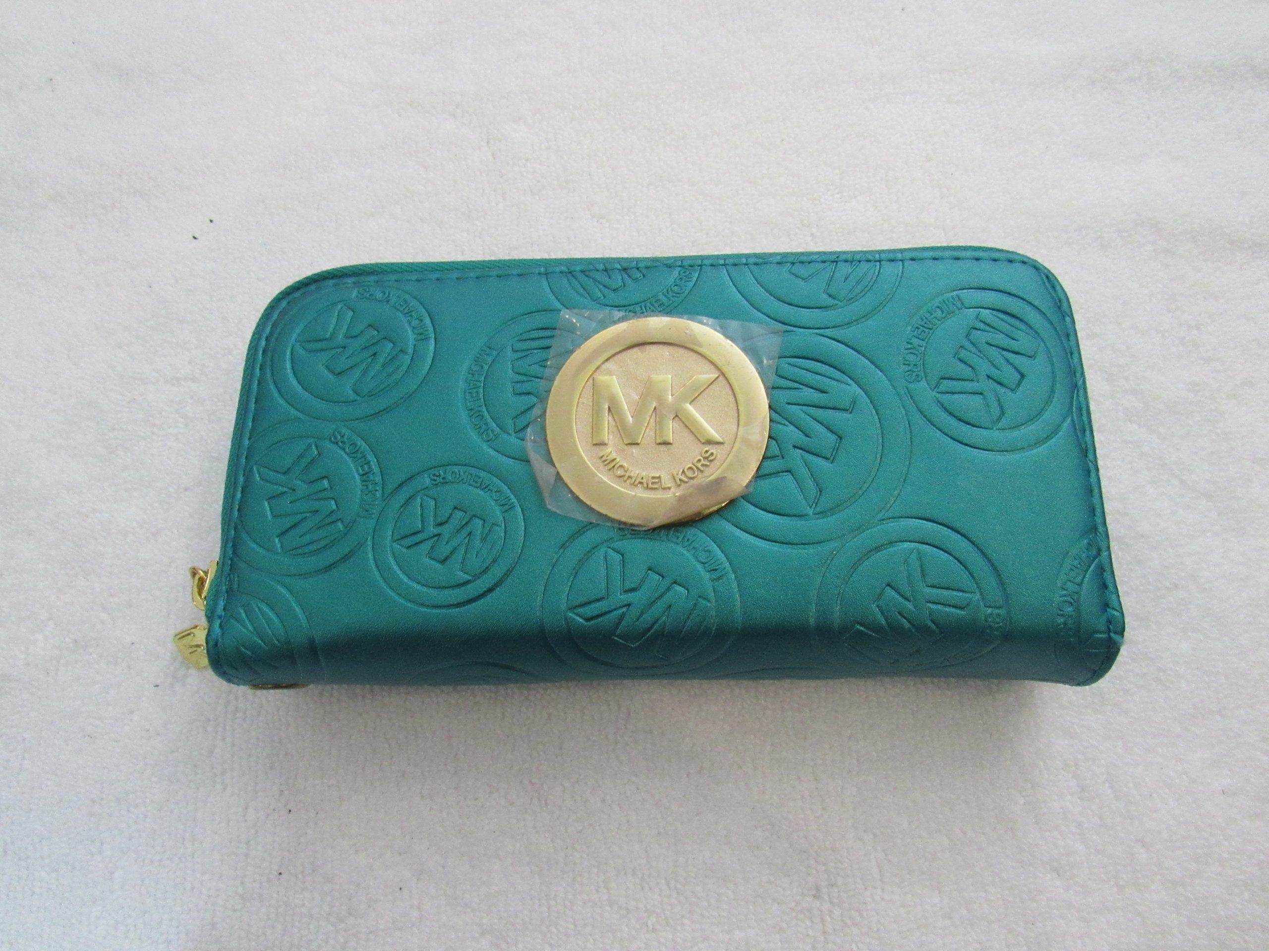 Lote 006 - 10 Carteras para dama de diferentes colores, marcas y modelos - Imagen 13