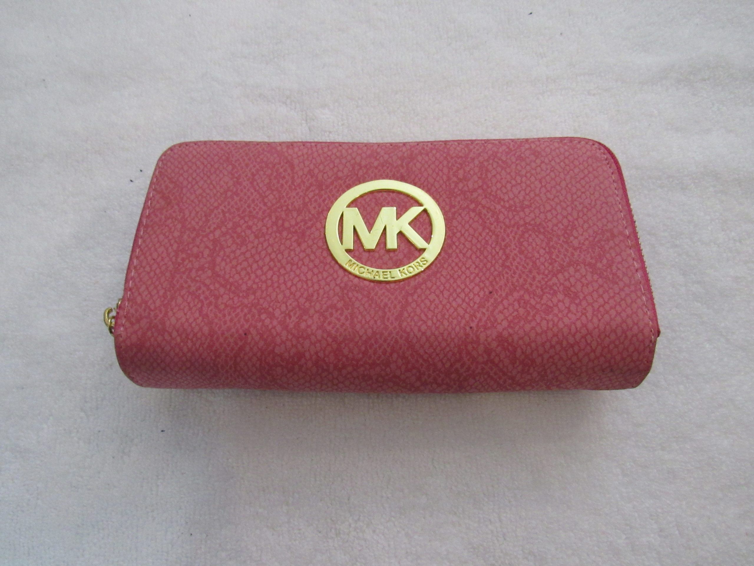 Lote 006 - 10 Carteras para dama de diferentes colores, marcas y modelos - Imagen 10
