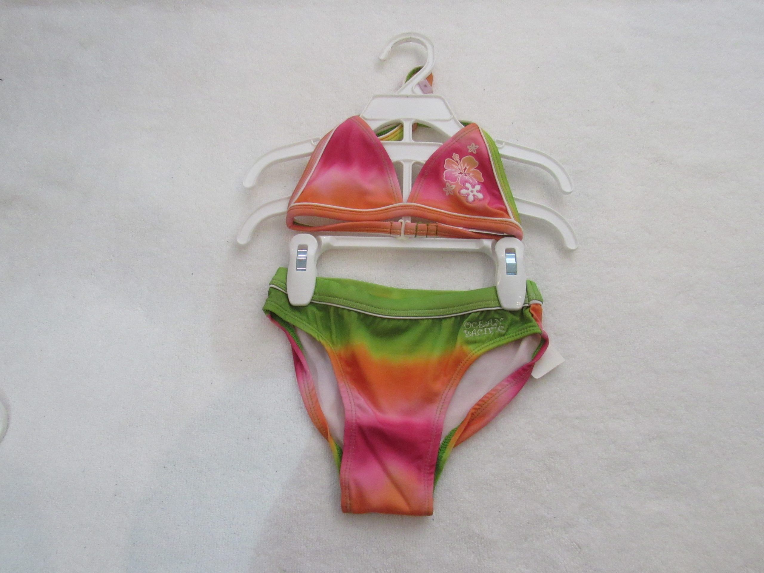 Lote 005 - 500 Trajes de baño para niño y niña de diferentes color, marcas y modelos - Imagen 6