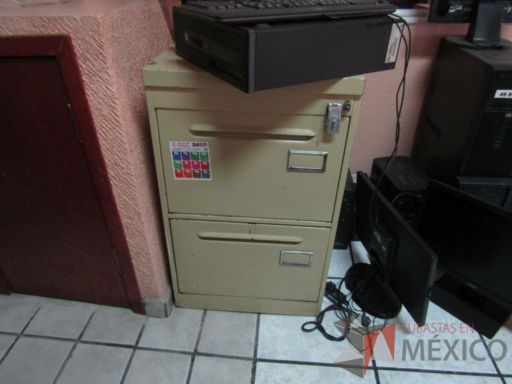 Lote 030 - Archivero metálico vertical de 2 cajones color beige