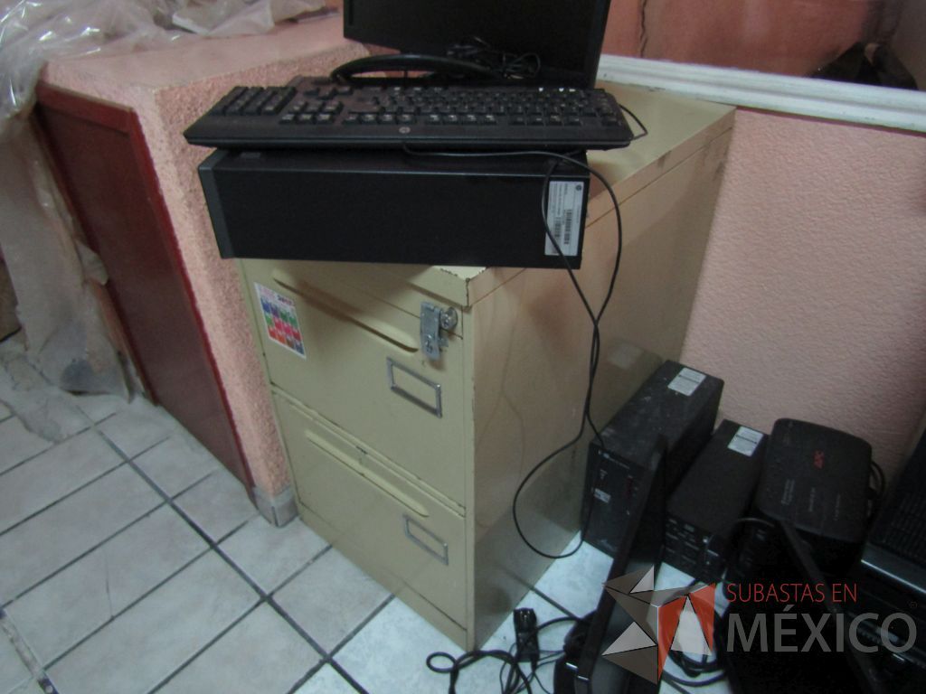 Lote 030 - Archivero metálico vertical de 2 cajones color beige - Imagen 3