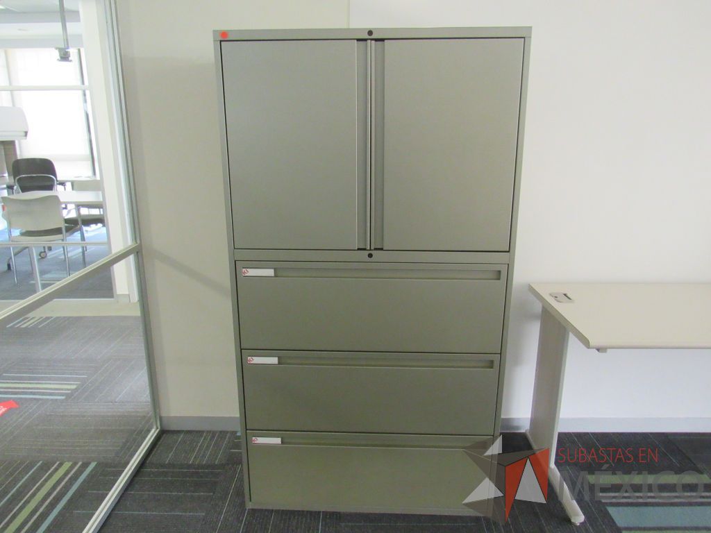 Lote 124 - 3 Gabinetes metálicos altos con 3 cajones y 2 puertas color gris - Imagen 2