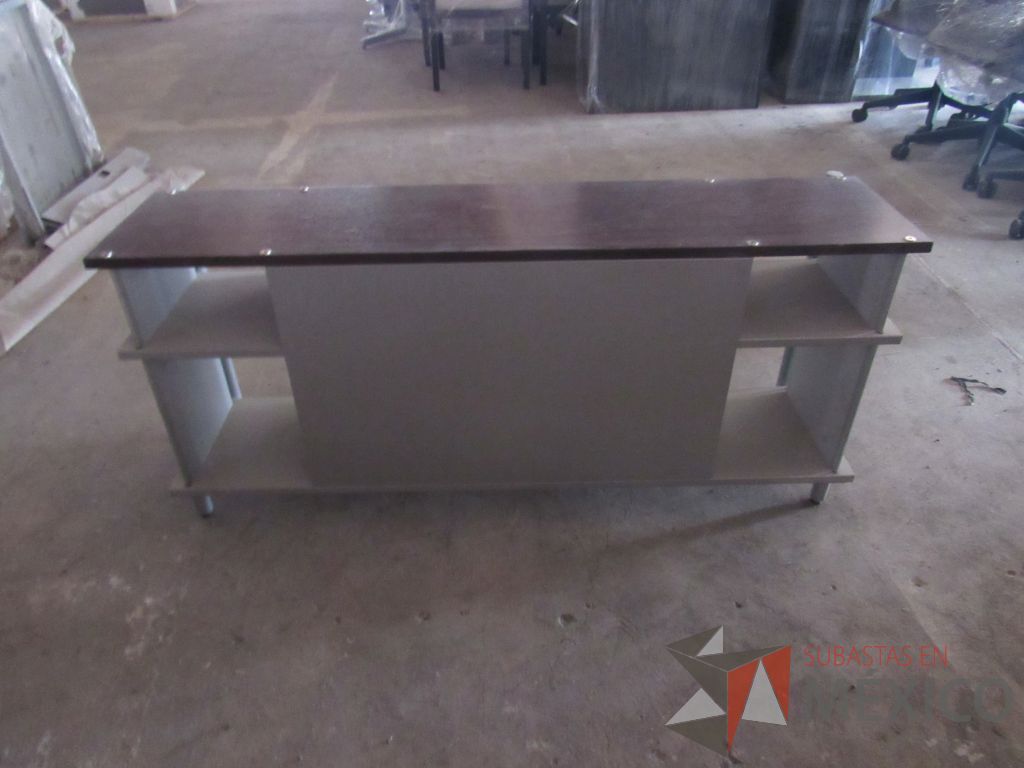 Lote 017 - Credenza metálica con 2 puertas, 1 cajón y cubierta color blanco - Imagen 6