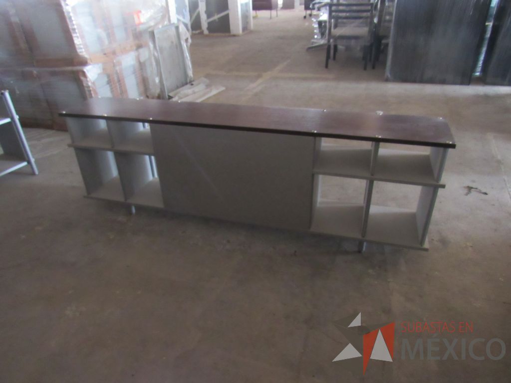 Lote 031 - Credenza metálica con 2 puertas, 1 cajón y cubierta color blanco - Imagen 7