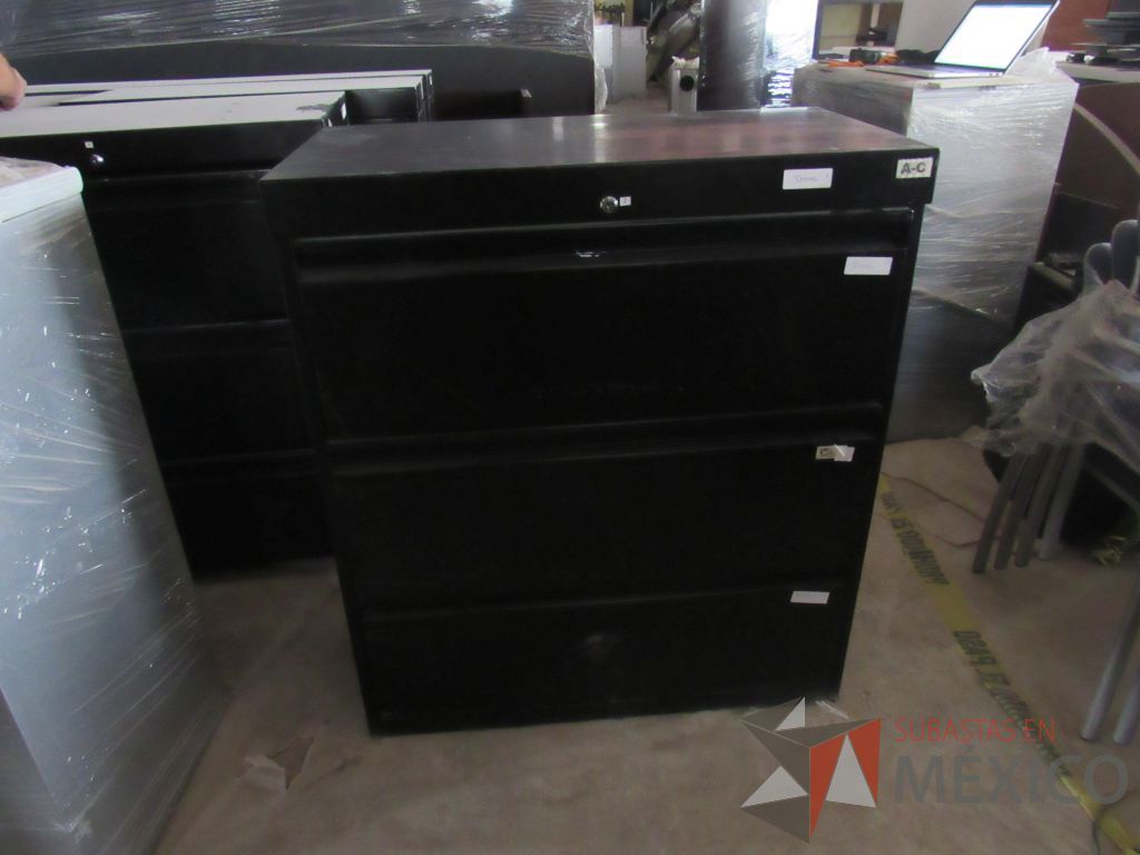 Lote 027 - Archivero metálico horizontal de 3 cajones color negro
