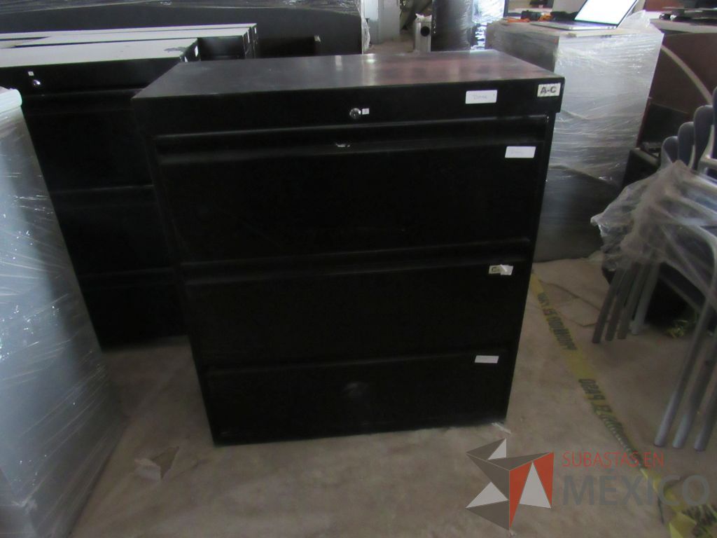 Lote 027 - Archivero metálico horizontal de 3 cajones color negro - Imagen 2