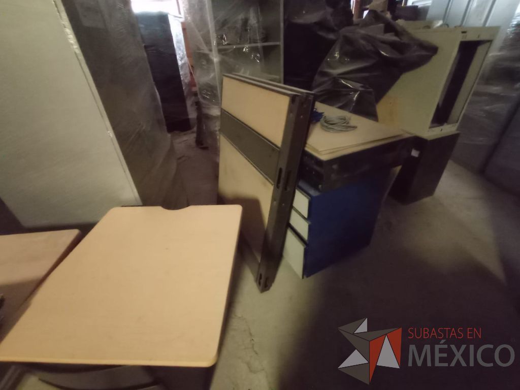 Lote 042 - Lote con 95 aporx. de mamparas, puertas, botes y artículos de madera - Imagen 4
