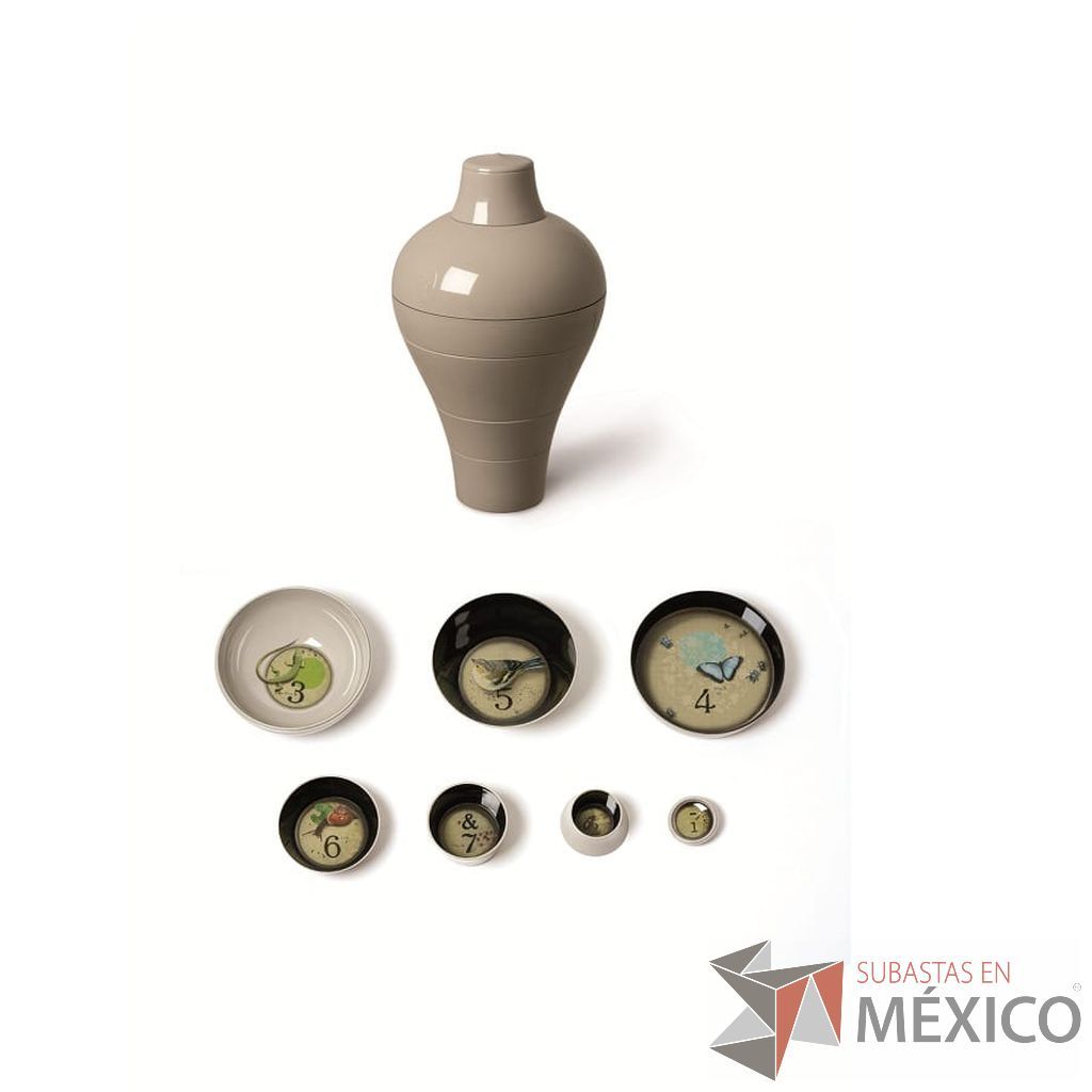 Lote 042 - Set de Mesa Luso Blanco / Osorio, Yuan 8 piezas Beige / D'antan, Ming Gris 6 piezas apilables y Ming Aqua Blanco - Imagen 7