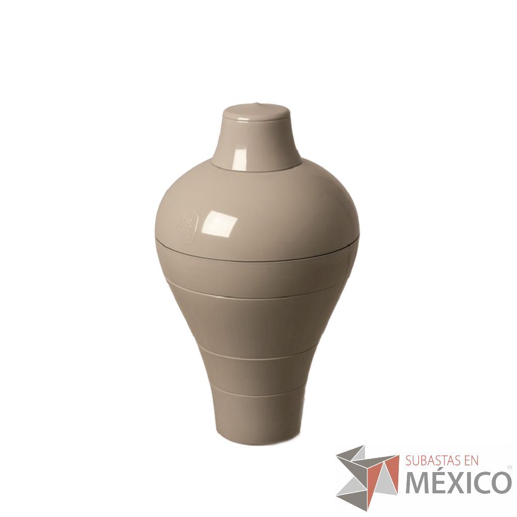 Lote 042 - Set de Mesa Luso Blanco / Osorio, Yuan 8 piezas Beige / D'antan, Ming Gris 6 piezas apilables y Ming Aqua Blanco - Imagen 9