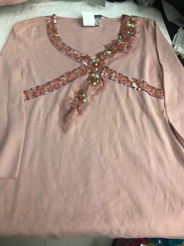 Lote 002 - 500 Blusas para dama de diferentes marcas y modelos en tallas S, M, L y XL - Imagen 129