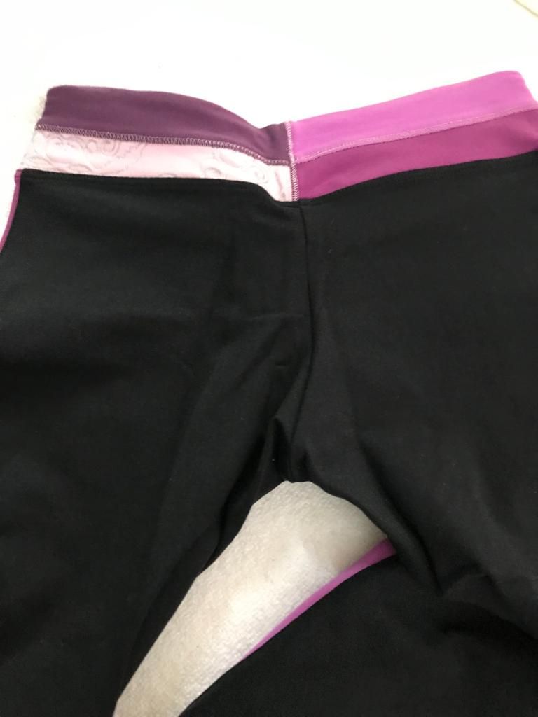 Lote 004 - 600 Vestidos cortos para toda ocasión, pantalones casuales , leggins , tops, sacos chamarras de piel - Imagen 50