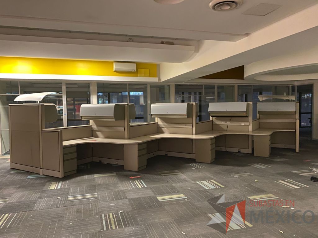 Lote 089 - 3 Estaciones de trabajo para 9 personas con 9 gavetas y 9 archiveros (Desarmadas)