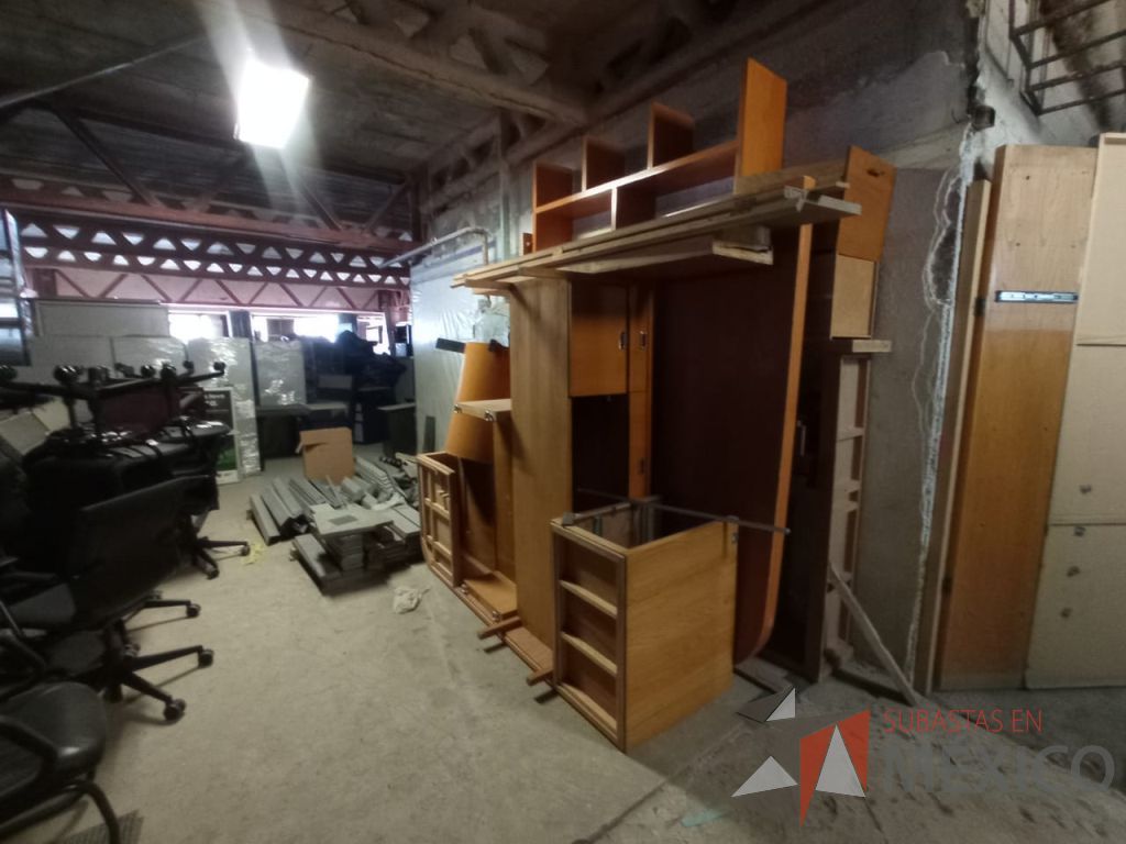 Lote 042 - Lote con 95 aporx. de mamparas, puertas, botes y artículos de madera - Imagen 25