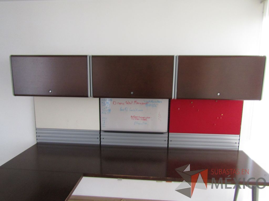 Lote 029 - 3 Escritorios en escuadra con base metálica, archivero de 2 cajones y 3 gavetas superiores color café - Imagen 3
