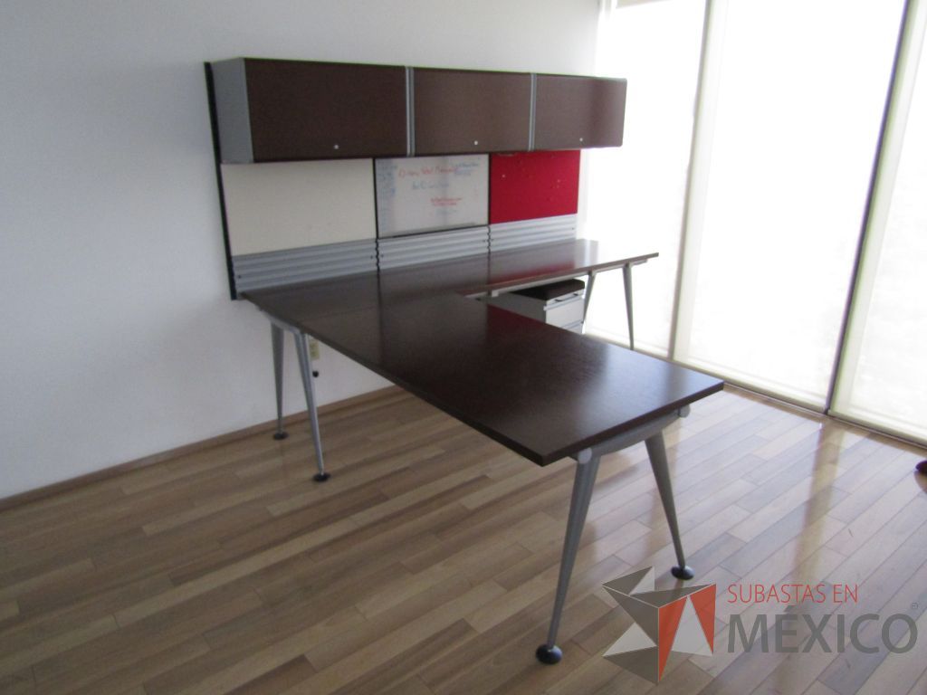 Lote 029 - 3 Escritorios en escuadra con base metálica, archivero de 2 cajones y 3 gavetas superiores color café