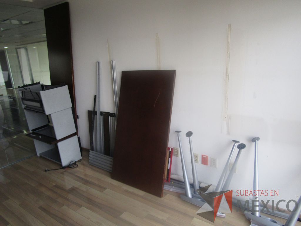 Lote 030 - 2 Escritorios en escuadra con base metálica, archivero de 2 cajones y 2 gavetas superiores color café - Imagen 5