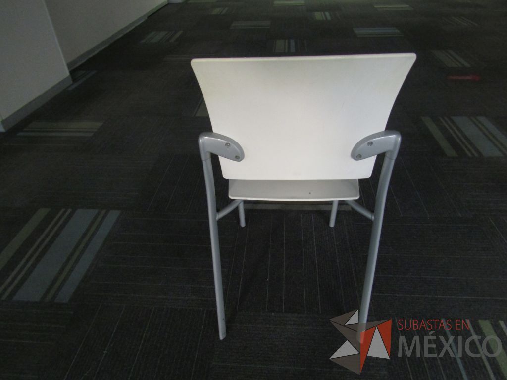 Lote 054 - 2 Sillas de comedor con 4 patas metálicas, asiento y respaldo liso color blanco - Imagen 3