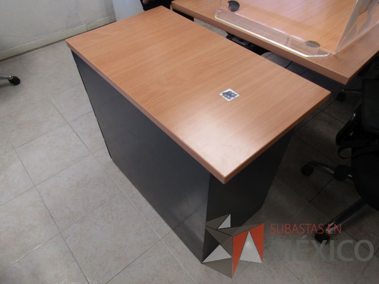 Lote 010 - Archivero metálico con 4 cajones y cubierta color madera - Imagen 6