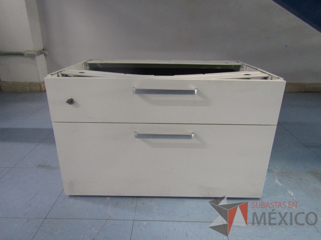 Lote 047 - 3 Gabinetes metálico de 2 cajones color blanco. De pedestal. - Imagen 3
