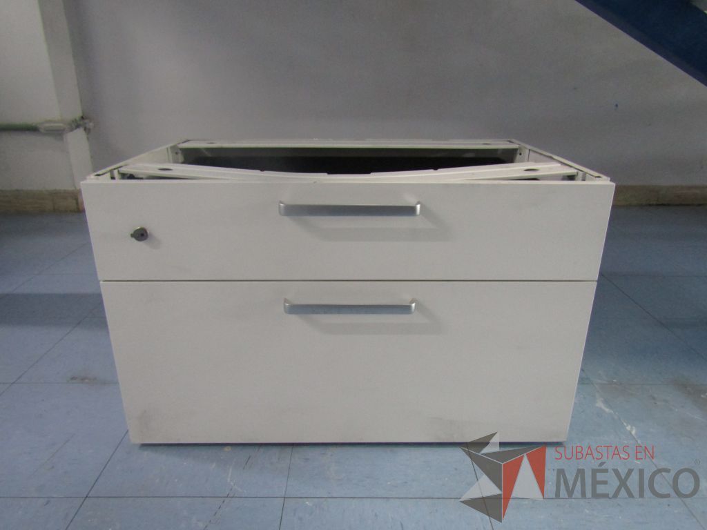 Lote 047 - 3 Gabinetes metálico de 2 cajones color blanco. De pedestal. - Imagen 4
