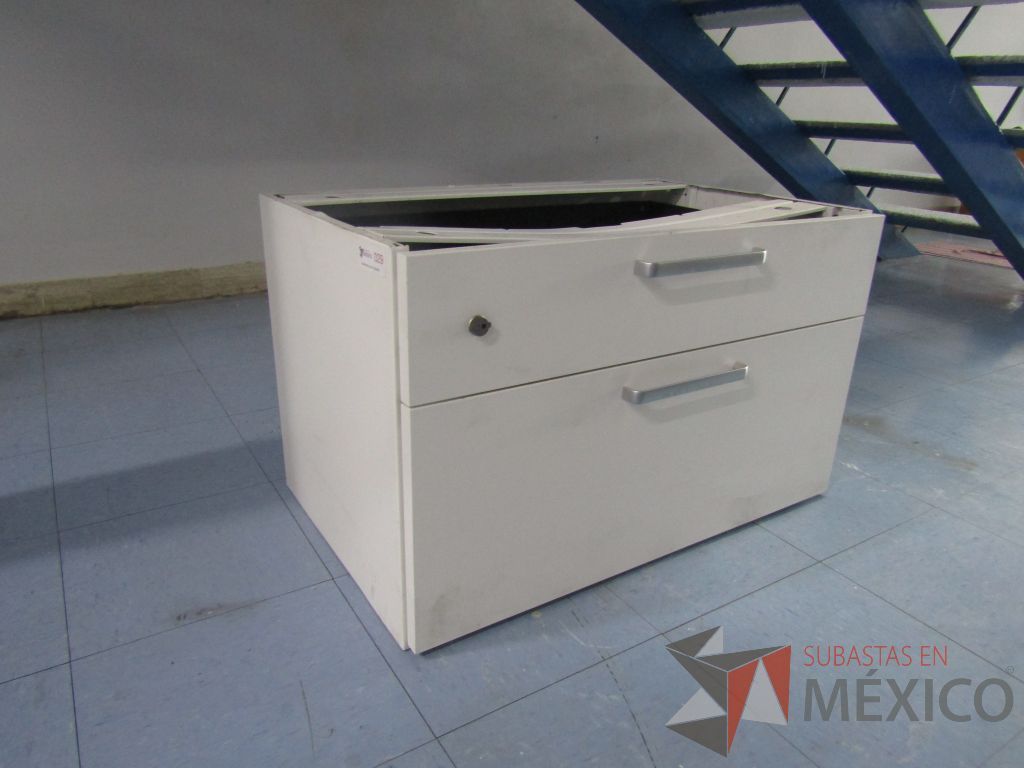 Lote 047 - 3 Gabinetes metálico de 2 cajones color blanco. De pedestal. - Imagen 6