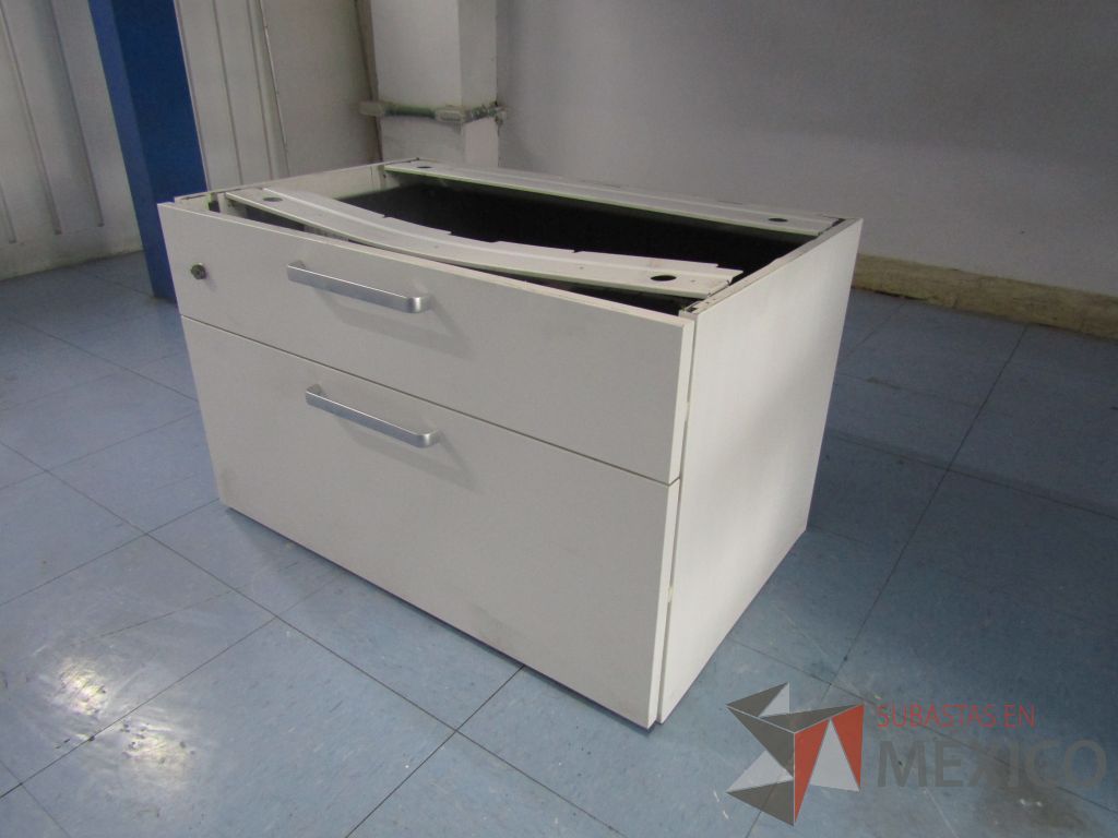 Lote 047 - 3 Gabinetes metálico de 2 cajones color blanco. De pedestal. - Imagen 9