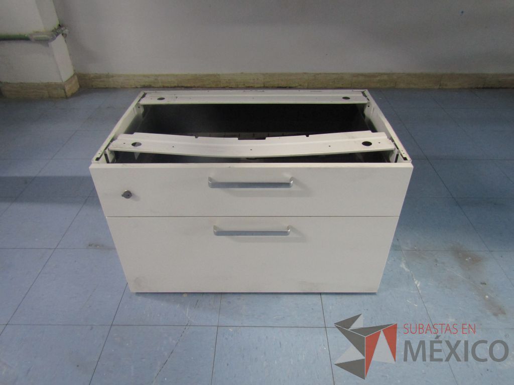 Lote 047 - 3 Gabinetes metálico de 2 cajones color blanco. De pedestal. - Imagen 11
