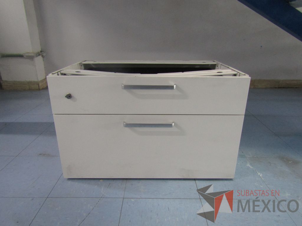 Lote 047 - 3 Gabinetes metálico de 2 cajones color blanco. De pedestal. - Imagen 12