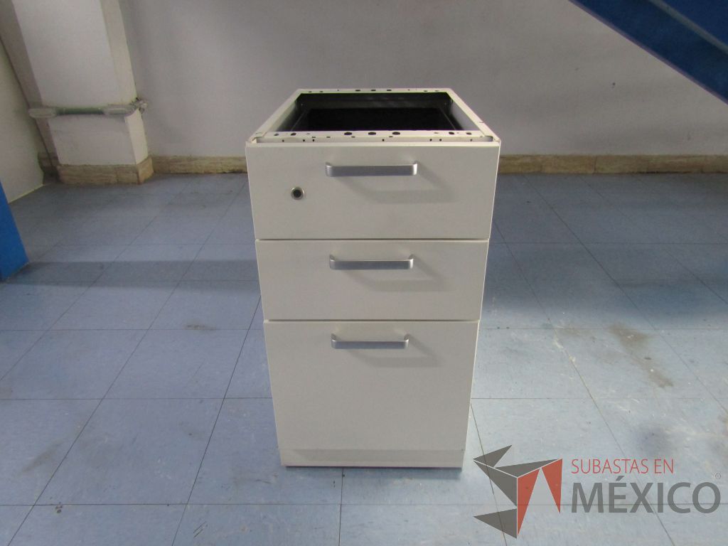 Lote 065 - 2 Archiveros verticales de 3 cajones de pedestal color blanco - Imagen 2