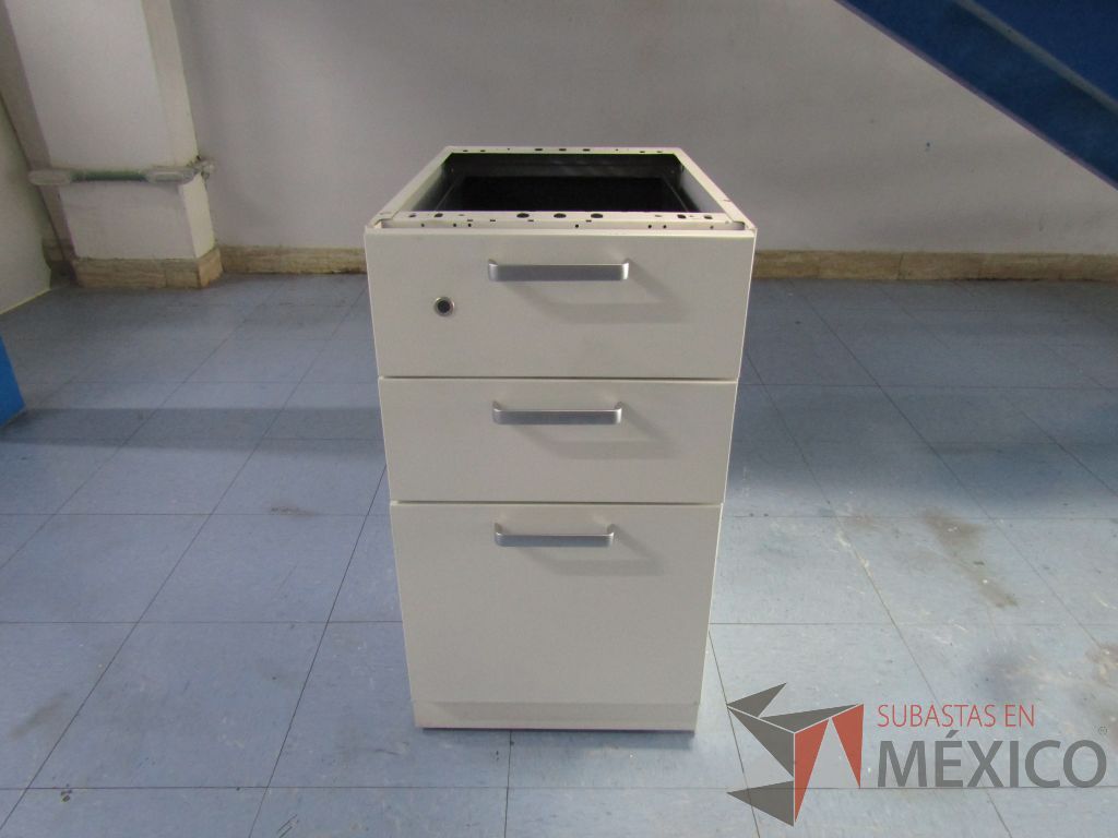 Lote 065 - 2 Archiveros verticales de 3 cajones de pedestal color blanco