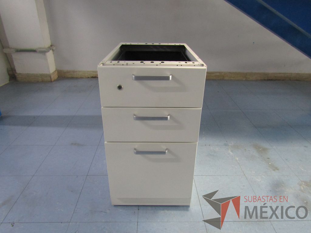 Lote 065 - 2 Archiveros verticales de 3 cajones de pedestal color blanco - Imagen 3