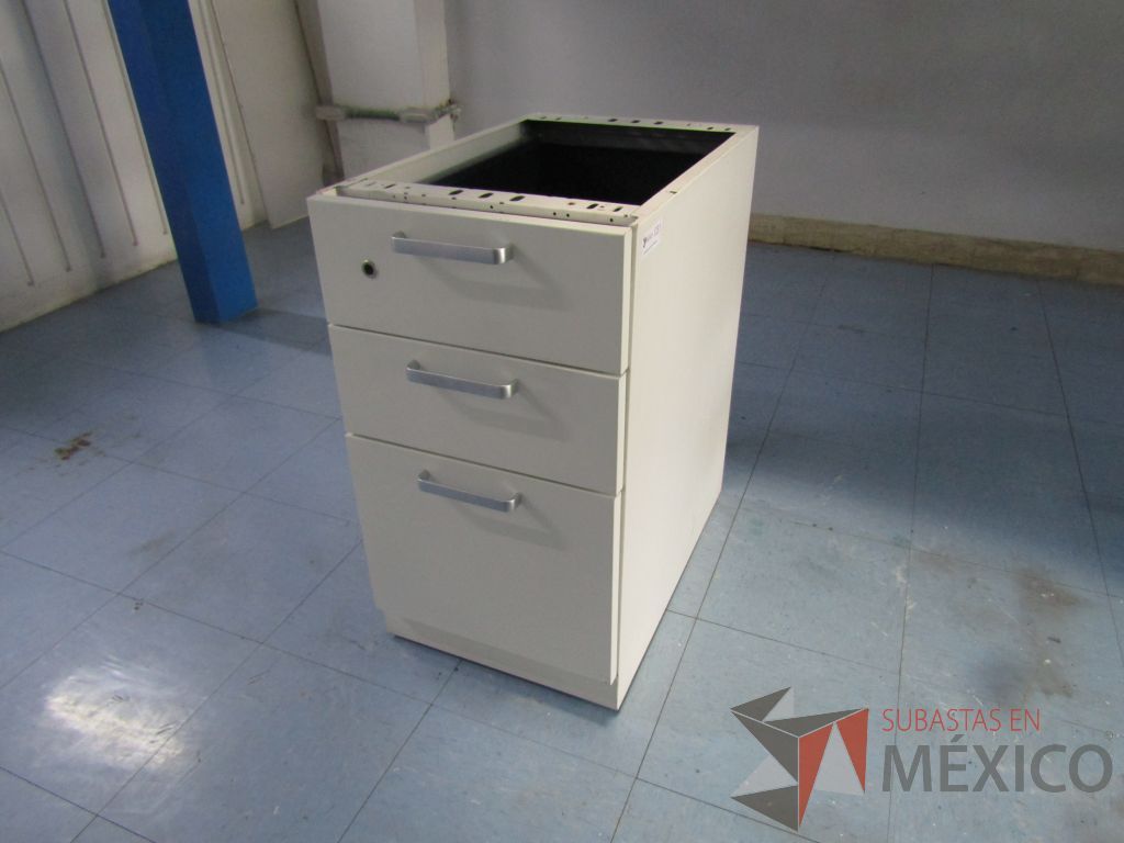 Lote 065 - 2 Archiveros verticales de 3 cajones de pedestal color blanco - Imagen 4