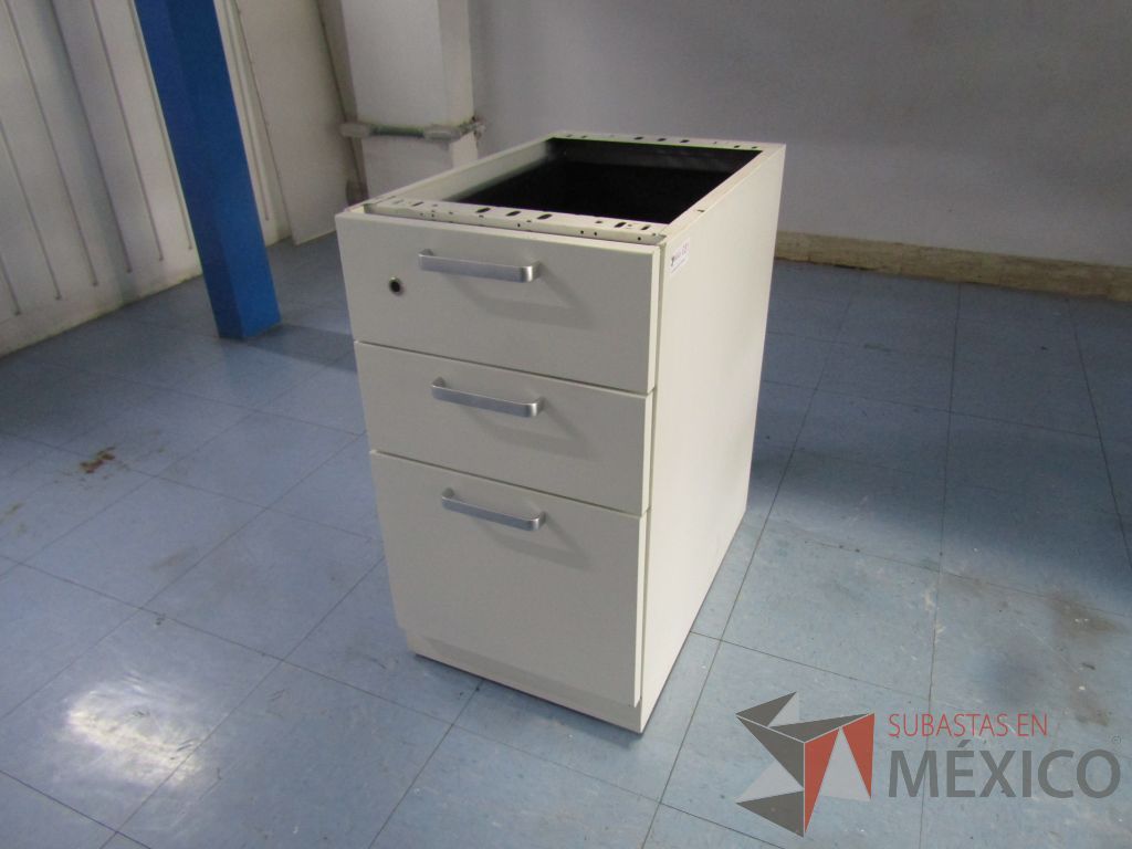 Lote 065 - 2 Archiveros verticales de 3 cajones de pedestal color blanco - Imagen 5