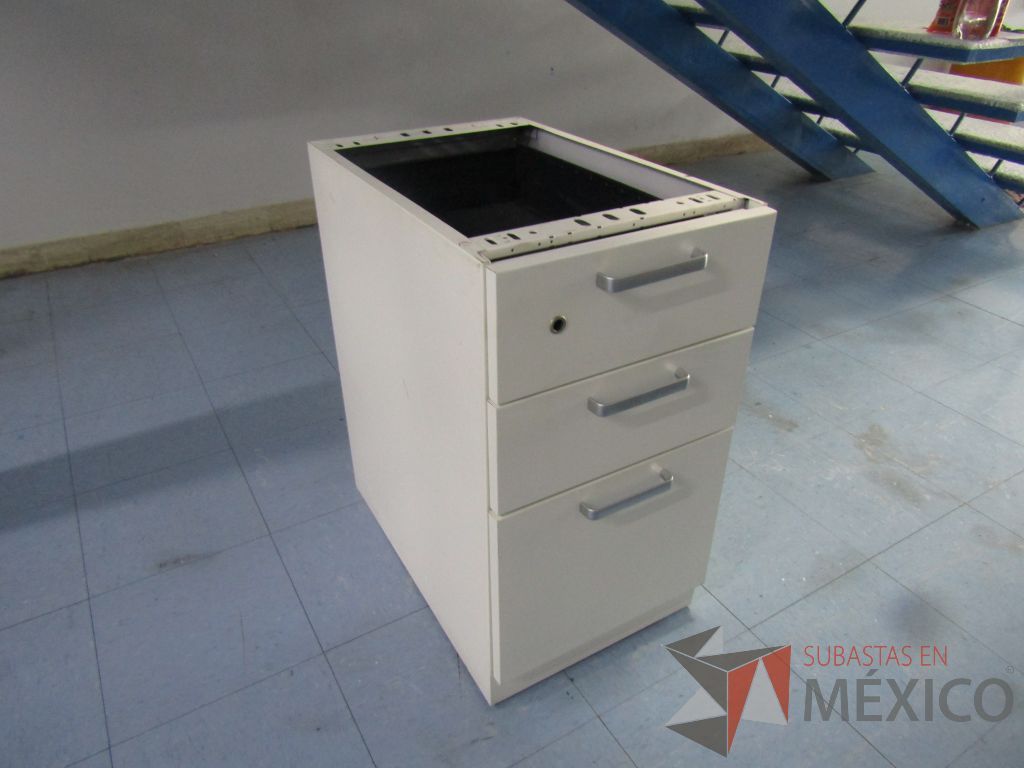 Lote 065 - 2 Archiveros verticales de 3 cajones de pedestal color blanco - Imagen 6