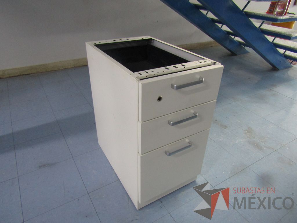 Lote 065 - 2 Archiveros verticales de 3 cajones de pedestal color blanco - Imagen 7